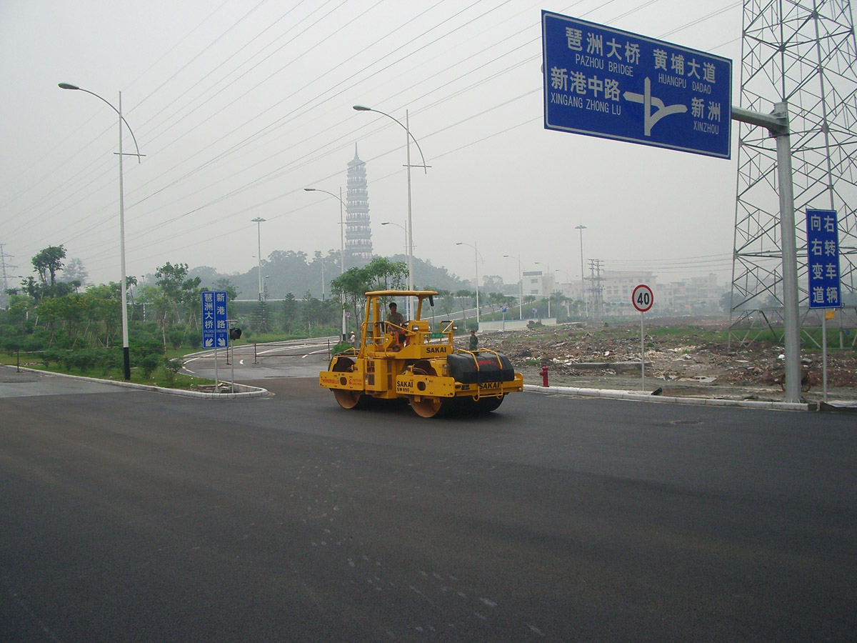 廣州市海珠區(qū)琶洲二橋瀝青混凝土攤鋪